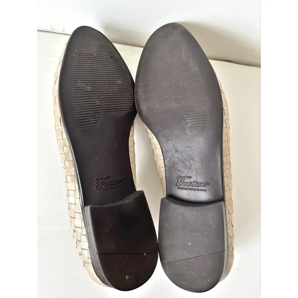 Trotters Loafers Womens Size 7.5 M Beige Leather Slip On Comfort Flats